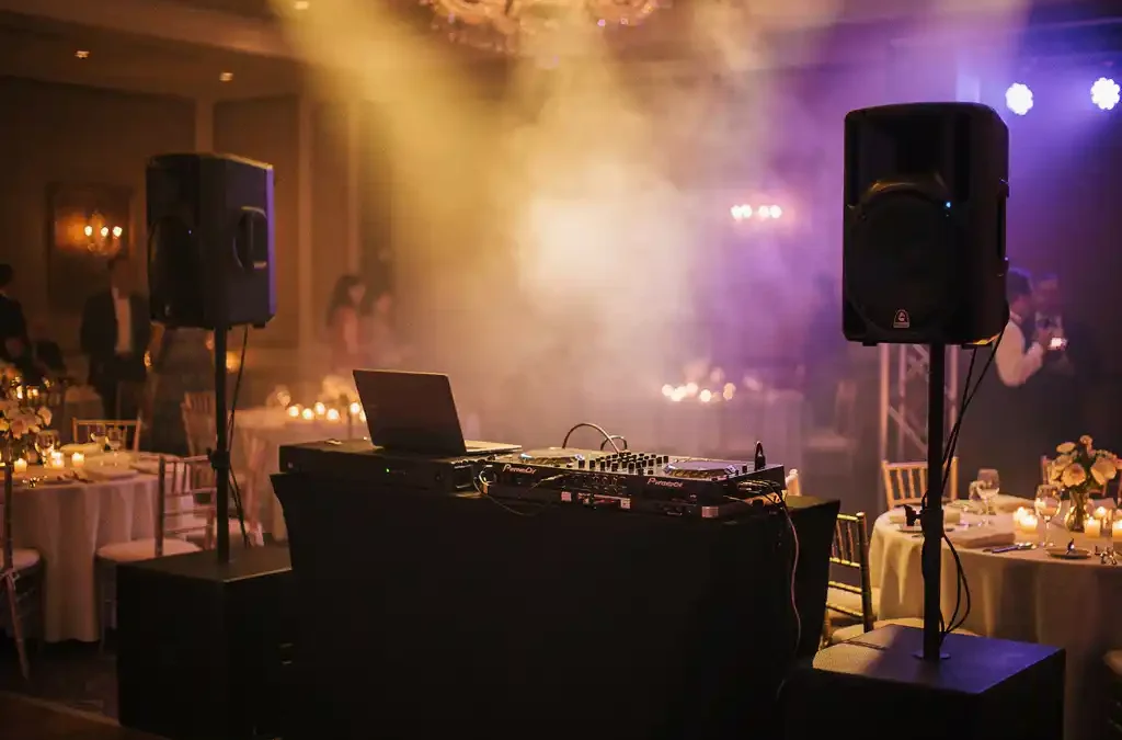 Wat is het verschil tussen een dj die alleen draait en een dj met entertainmentpakket?