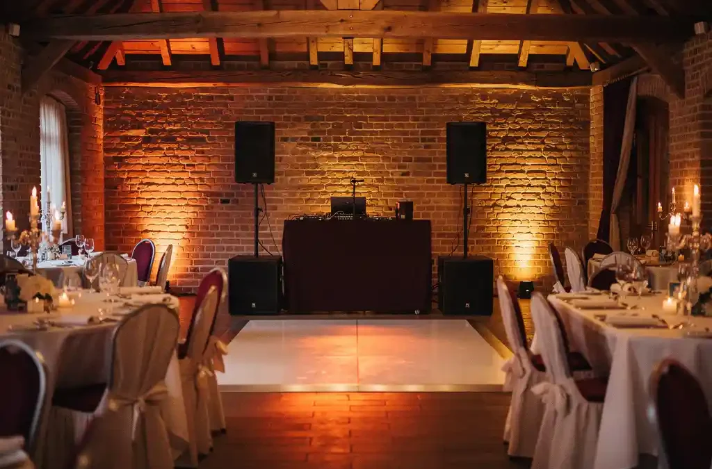 Hoe weet je of een dj ook ervaring heeft met kleinere trouwzalen in Limburg?